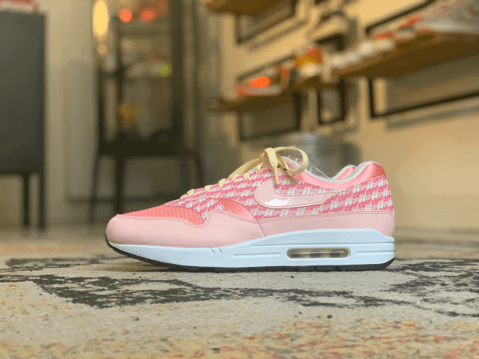 lemonade strawberry nike