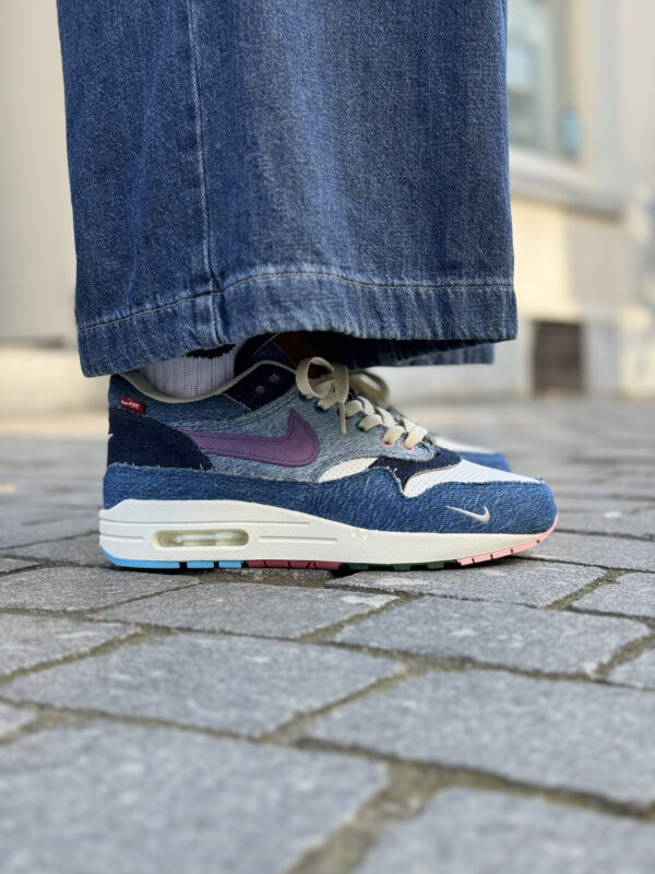 Levi's